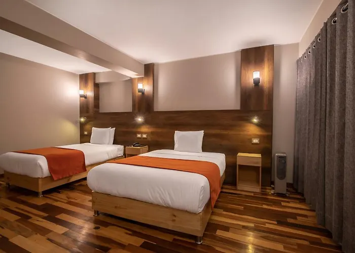 Polo Corporativo Santa Monica 3* Cusco
