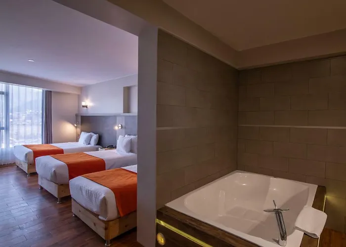 Polo Corporativo Santa Monica 3* Cusco