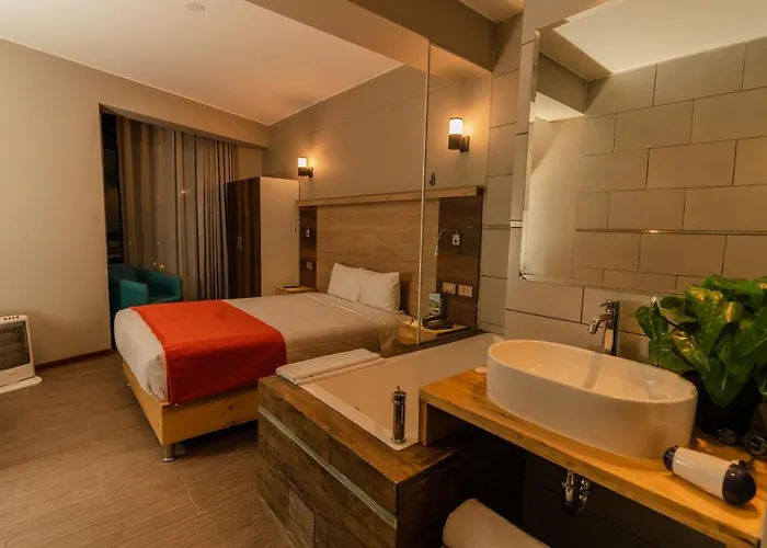 Polo Corporativo Santa Monica 3* Cusco