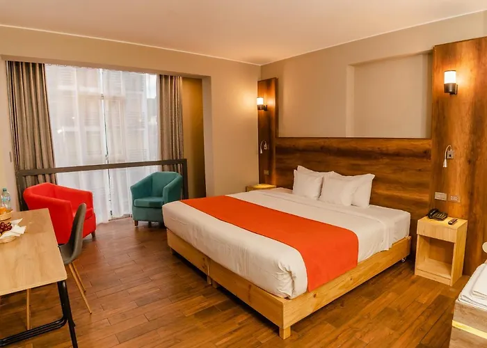 Polo Corporativo Santa Monica Hotel 3*